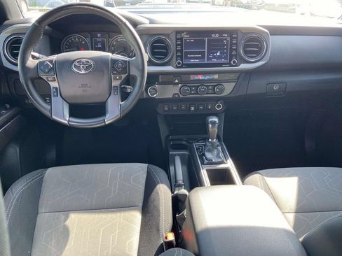 Used 2022 Toyota Tacoma TRD Sport w/ Technology Package RWD image 11