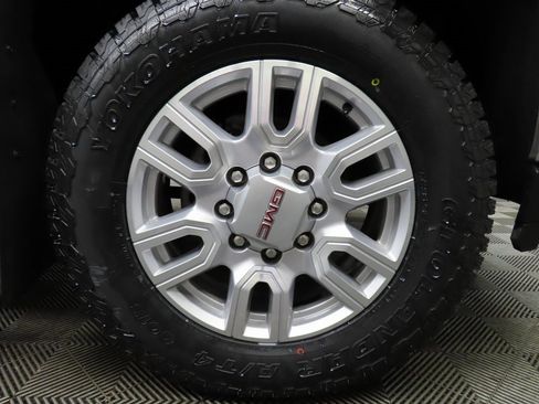 Used 2022 GMC Sierra 2500 SLE w/ SLE Value Package; image 8