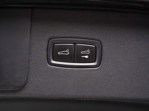 Certified 2023 Porsche Cayenne Platinum Edition image 14