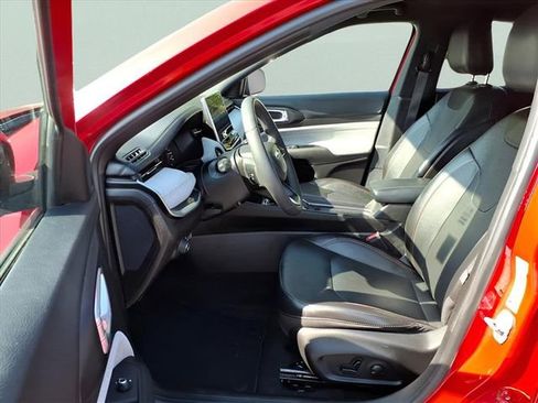 Used 2023 Jeep Compass Latitude image 5