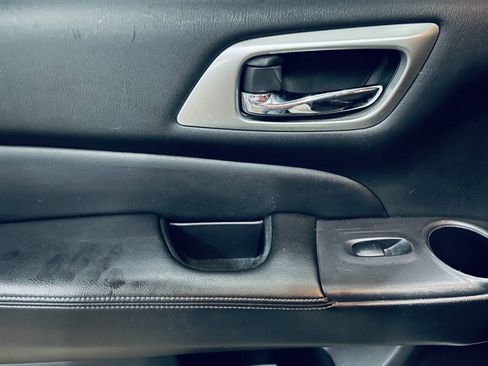 Used 2019 Nissan Pathfinder S FWD image 38