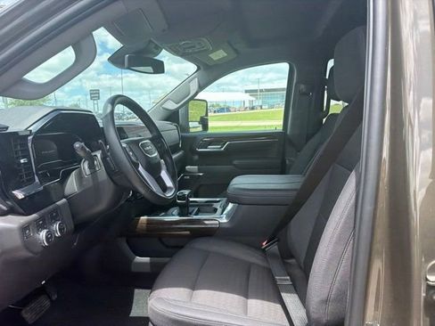 Used 2024 GMC Sierra 1500 Elevation w/ Preferred Package AWD/4WD image 8