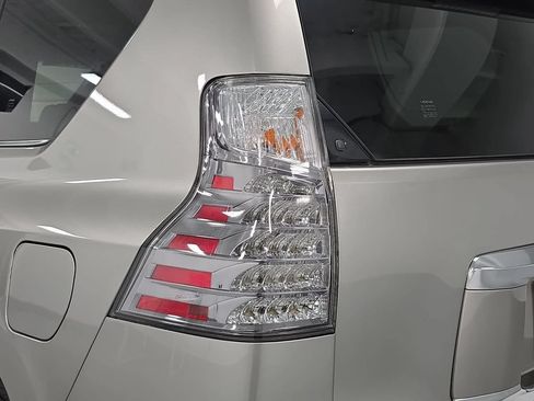 Used 2022 Lexus GX 460 Premium w/ Premium Plus Package AWD/4WD image 29