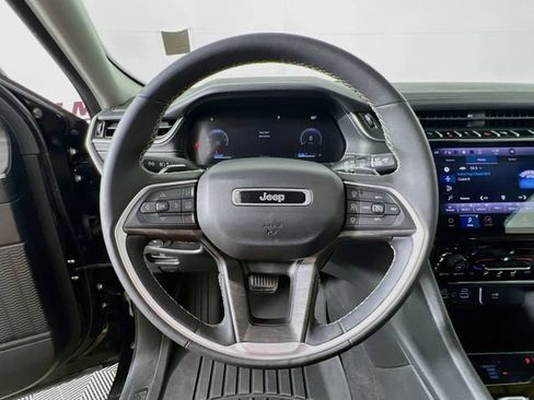 Used 2024 Jeep Grand Cherokee Limited AWD/4WD image 12