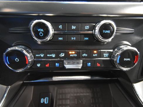 Used 2022 Ford F150 Lariat w/ Equipment Group 502A High image 17