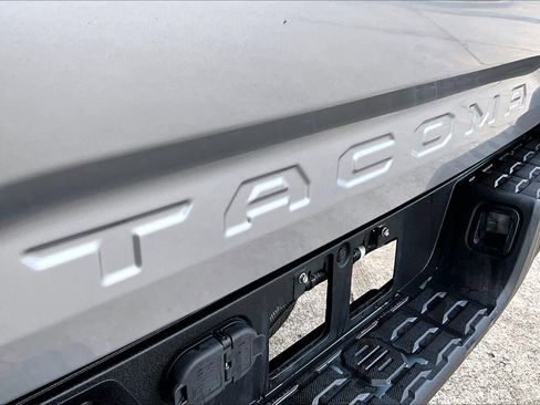 Used 2021 Toyota Tacoma SR5 AWD/4WD image 31