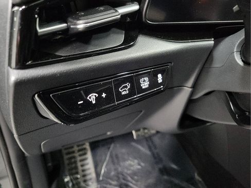 Used 2023 Kia Niro SX Touring image 13