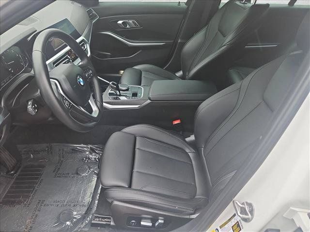 Used 2022 BMW 330i Sedan w/ Convenience Package RWD image 17