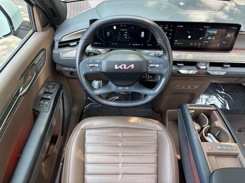 Used 2024 Kia EV9 Land AWD/4WD image 3