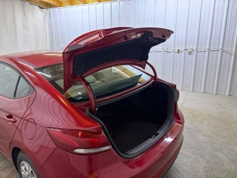 Used 2018 Hyundai Elantra SE FWD image 9
