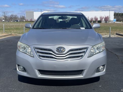 Used 2010 Toyota Camry XLE image 3