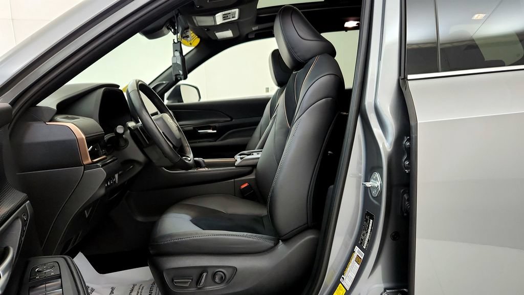 Certified 2025 Toyota Grand Highlander AWD Hybrid image 32