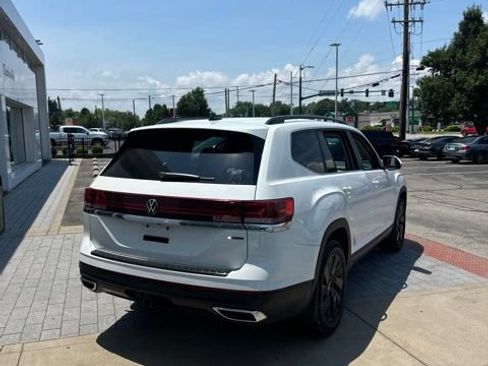 Used 2024 Volkswagen Atlas SE AWD/4WD image 10