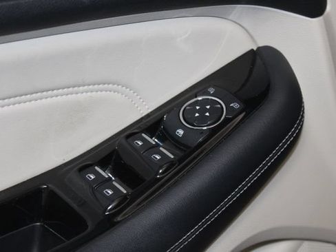 Used 2019 Ford Edge Titanium w/ Cold Weather Package FWD image 27