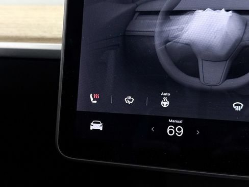 Used 2022 Tesla Model Y Long Range AWD/4WD image 27