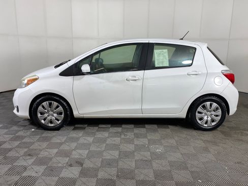 Used 2012 Toyota Yaris L image 2