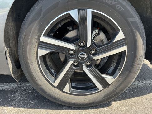 Used 2025 Nissan Sentra SV image 27