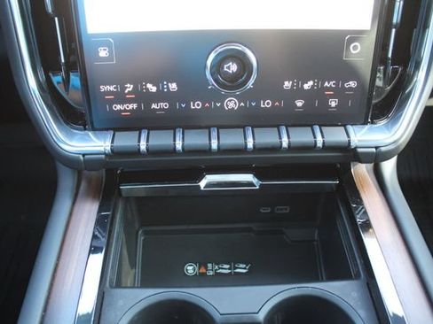 Used 2025 GMC Yukon Denali w/ Denali Reserve Package AWD/4WD image 34