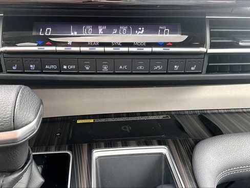 Used 2022 Toyota Sienna Limited AWD/4WD image 32