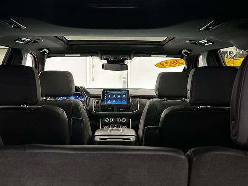 Used 2023 Chevrolet Suburban Z71 w/ Luxury Package AWD/4WD image 16