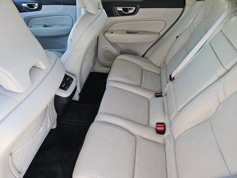 Used 2021 Volvo XC60 T5 Inscription w/ Advanced Package image 31