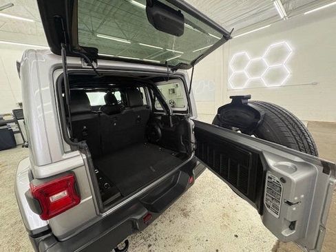 Used 2018 Jeep Wrangler Unlimited Sahara image 17