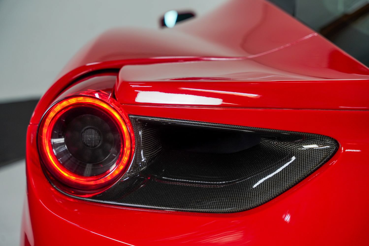 Used 2016 Ferrari 488 GTB RWD image 20