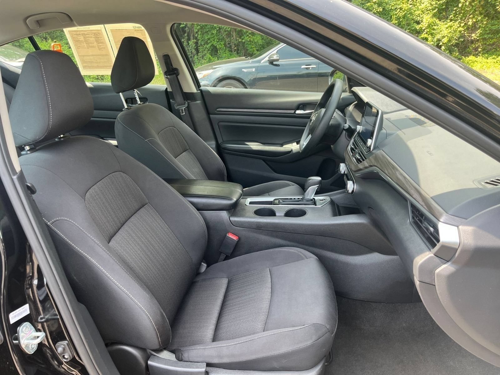 Used 2025 Nissan Altima 2.5 SV FWD image 33