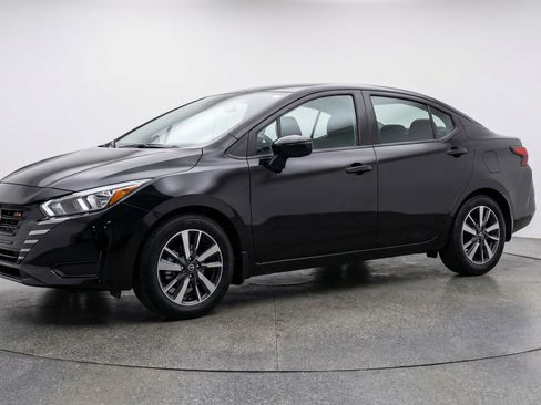 Used 2025 Nissan Versa SV image 3
