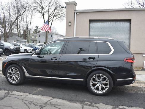 Used 2025 BMW X7 xDrive40i w/ Premium Package image 8