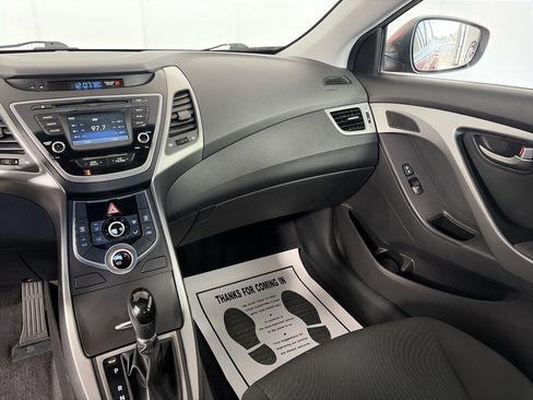 Used 2015 Hyundai Elantra SE w/ Option Group 03 FWD image 4