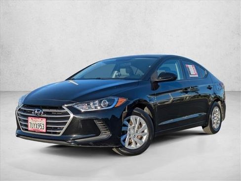Used 2017 Hyundai Elantra SE image 1