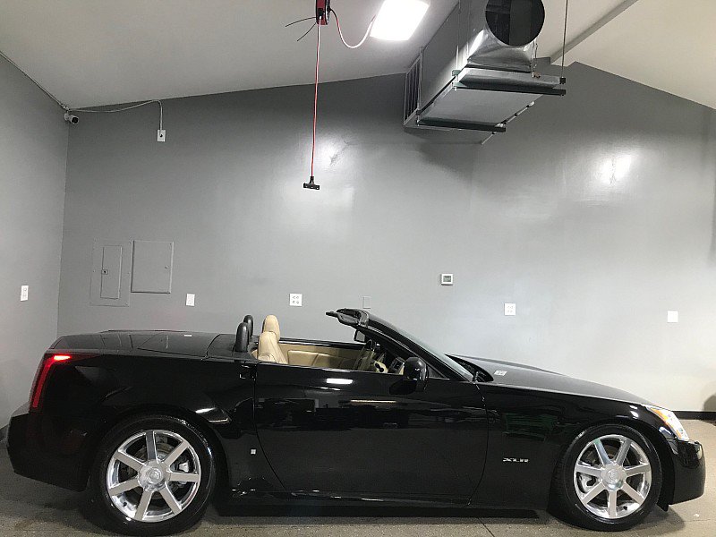 Used 2007 Cadillac XLR RWD image 3