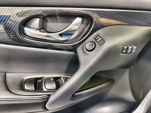 Used 2019 Nissan Rogue SL image 34