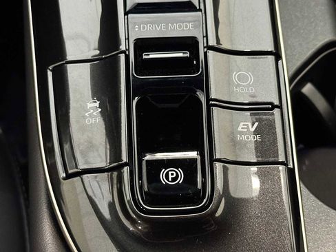 Certified 2026 Toyota Crown AWD/4WD image 17