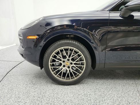 Used 2023 Porsche Cayenne Platinum Edition AWD/4WD image 23