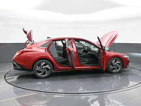 Certified 2024 Hyundai Elantra SEL w/ Convenience Package image 37