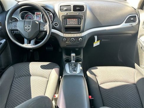 Used 2017 Dodge Journey SE image 11