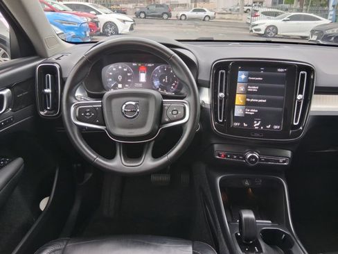 Used 2022 Volvo XC40 T5 Momentum AWD/4WD image 13