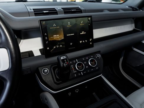 Used 2023 Land Rover Defender 130 SE image 21