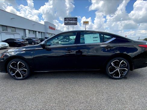 New 2025 Nissan Altima 2.5 SR w/ SR Premium Package image 25