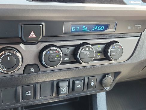 Used 2023 Toyota Tacoma TRD Off-Road AWD/4WD image 15