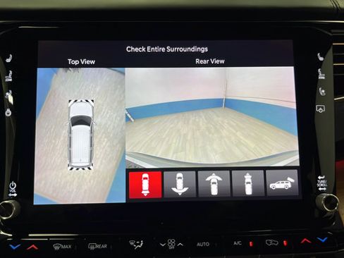 Used 2022 Jeep Grand Wagoneer Series III w/ Rear Seat Video Group 1 AWD/4WD image 14