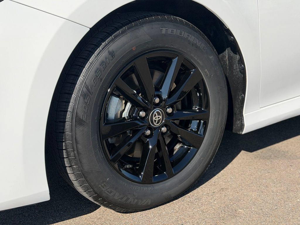 Used 2025 Toyota Camry LE FWD image 23