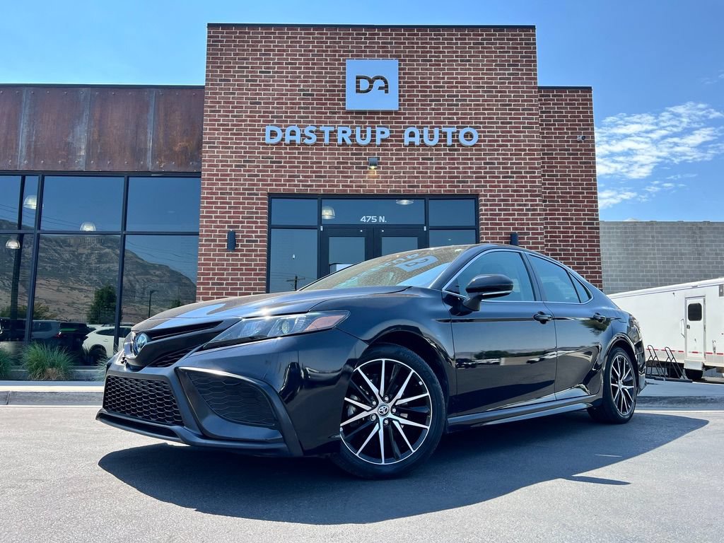 Used 2023 Toyota Camry SE w/ Audio Upgrade Package FWD image 1