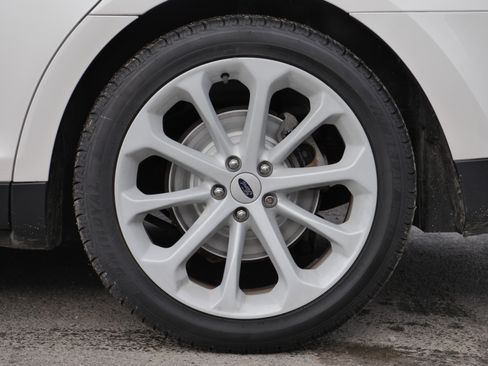 Used 2017 Ford Taurus Limited image 20