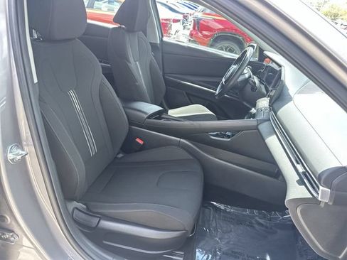 Used 2025 Hyundai Elantra SEL FWD image 23