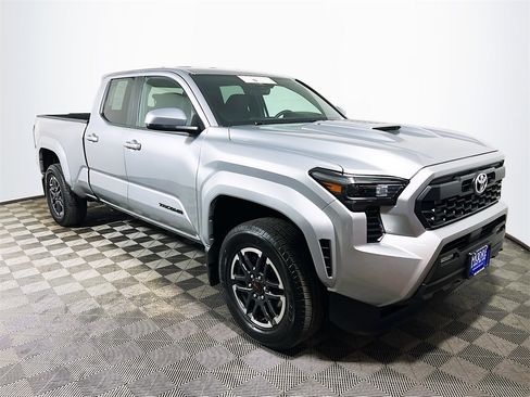 Certified 2025 Toyota Tacoma TRD Sport image 1
