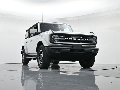 Used 2022 Ford Bronco Outer Banks image 34