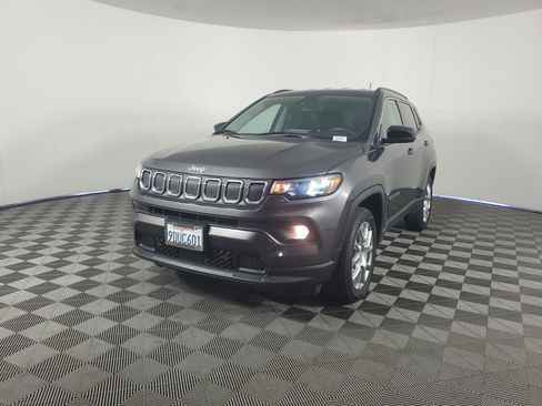Used 2022 Jeep Compass Latitude image 8